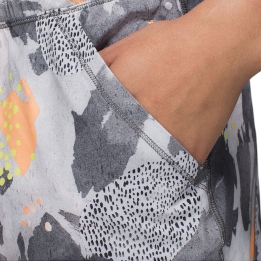LULULEMON “Be Free Runsie” in Mini Art Pop Romper in White Multi Size 6 - Picture 3 of 15